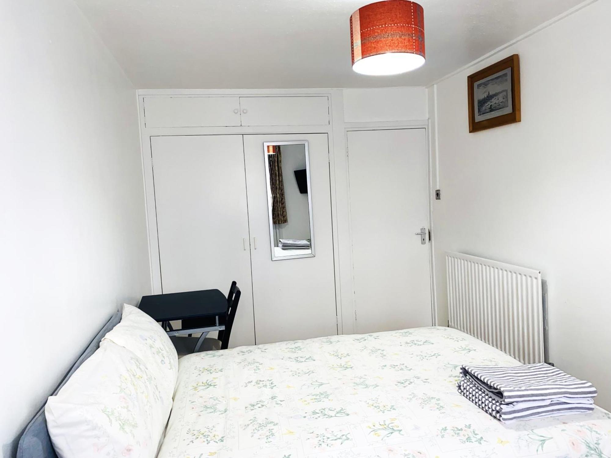 Laret Guest House Londra Esterno foto